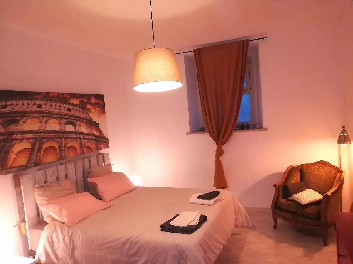 I Colori Di Nini Vacanza A Trastevere Rome Italy