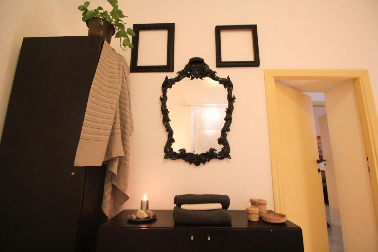I Colori Di Nini Vacanza A Trastevere Rome Apartment